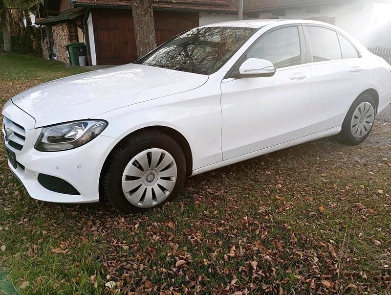 Gebraucht Mercedes C180 Exclusive 156 PS (114 kW) 2014 Weiß Limousine