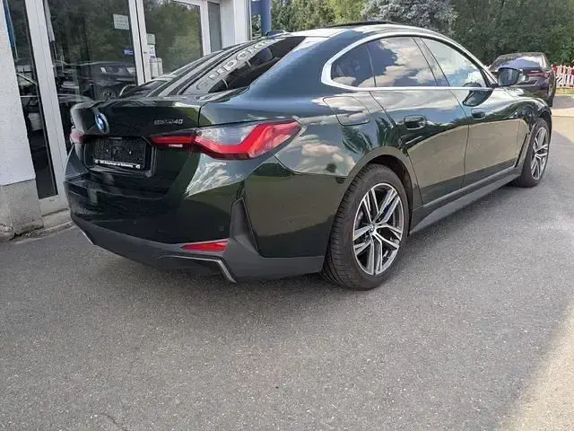 Gebraucht BMW i4 Shadowline 250 kW (340 PS) 2024 Sanremo green metallic Limousine