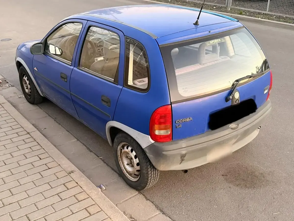 Używany Opel Corsa 60 KM (44 kW) 1997 Niebieski Hatchback