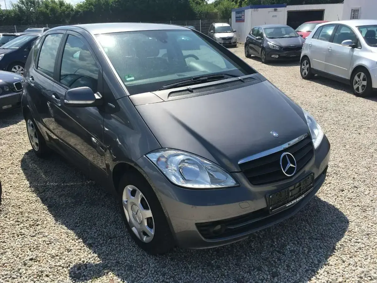 Gebraucht Mercedes A150 95 PS (69 kW) 2011 Grau Kleinwagen