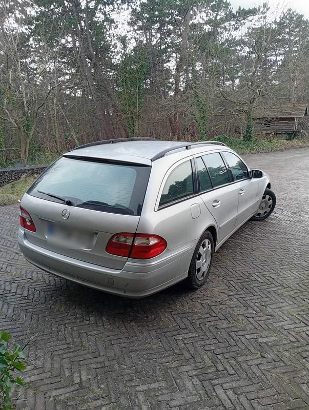Gebraucht Mercedes E220 Elegance 150 PS (110 kW) 2003 Silber Kombi