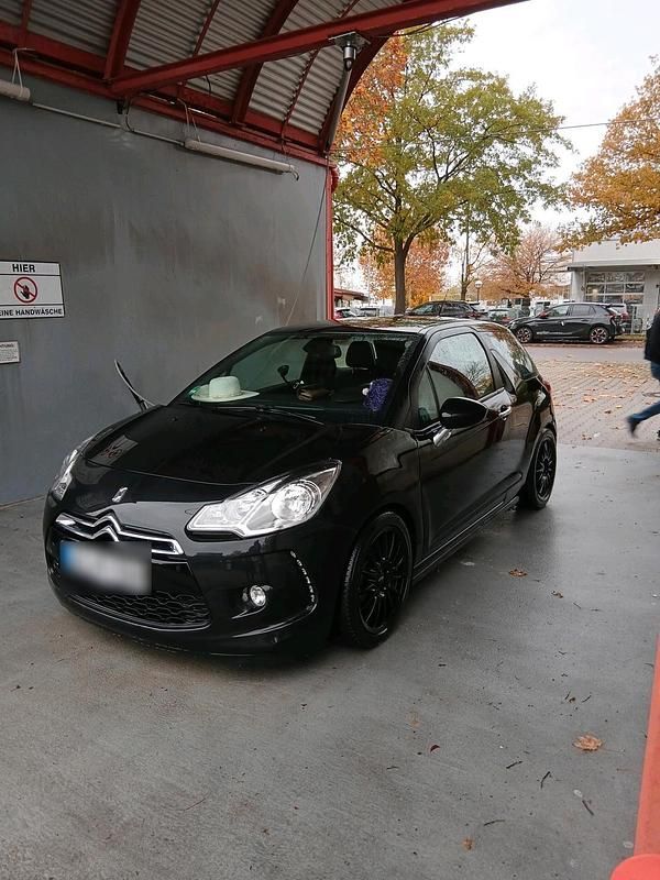 Schwarz Gebraucht 2010 Citroën DS3 Limousine | 5.500 € (Fairer Preis) - Bild 1/3