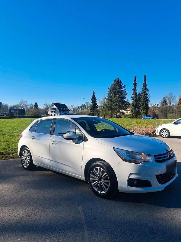 Gebraucht Citroën C4 95 PS (69 kW) 2012 Weiß Limousine