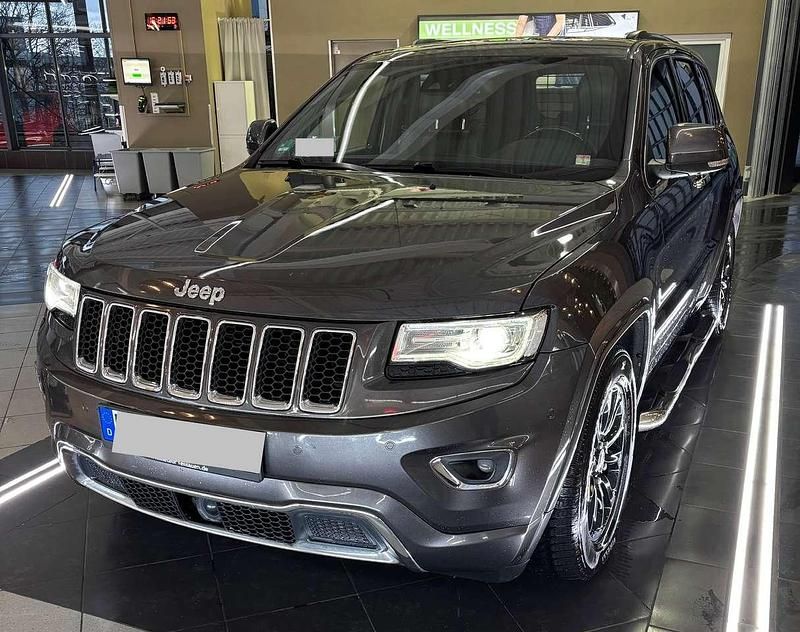 Grau Gebraucht 2016 Jeep Grand Cherokee Overland SUV | 18.500 € (Fairer Preis) - Bild 1/4