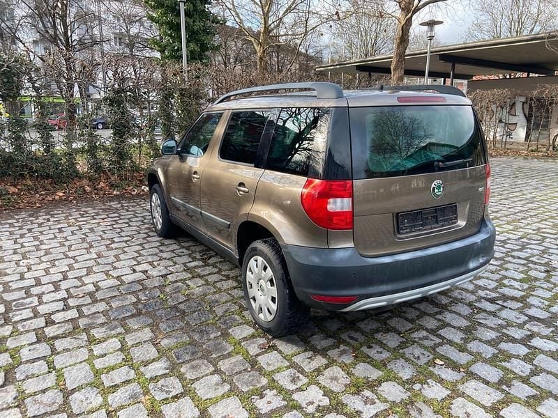 Gebraucht Skoda Yeti 105 PS (77 kW) 2011 Grau SUV