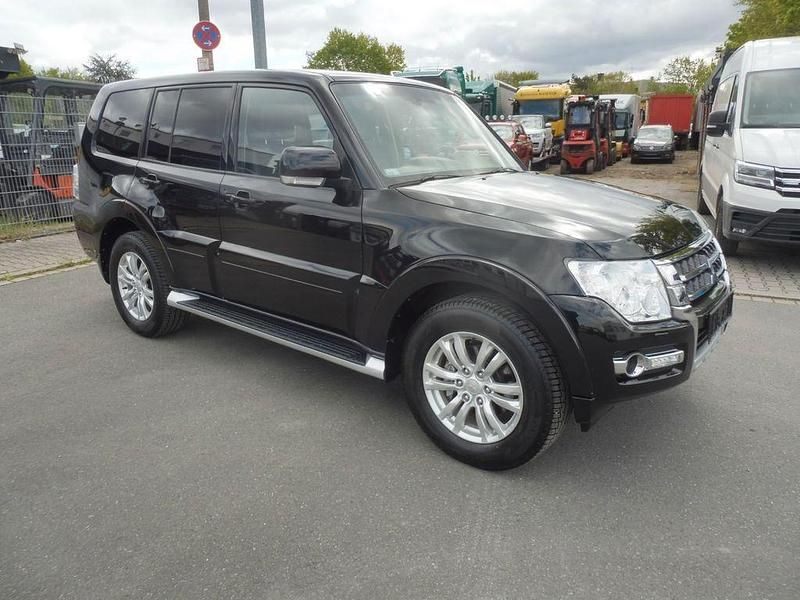 Gebraucht Mitsubishi Pajero 190 PS (139 kW) 2017 Schwarz SUV