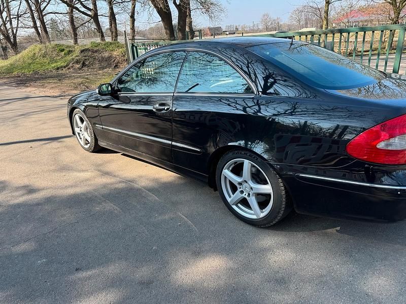 Second-hand Mercedes CLK200 2007 Negru Coupe