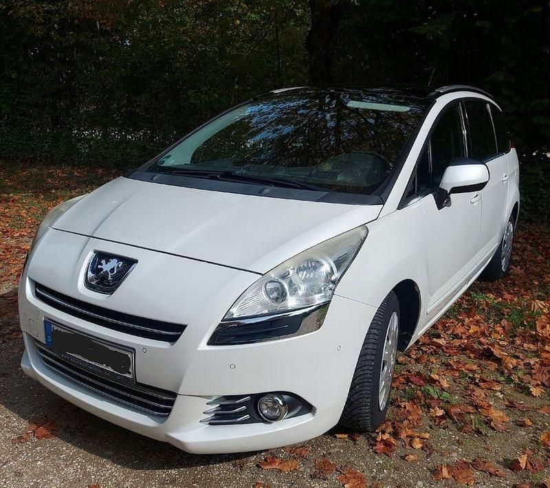 Weiß Gebraucht 2012 Peugeot 5008 Premium Van / Kleinbus | 7.000 € (Teuer) - Bild 1/4