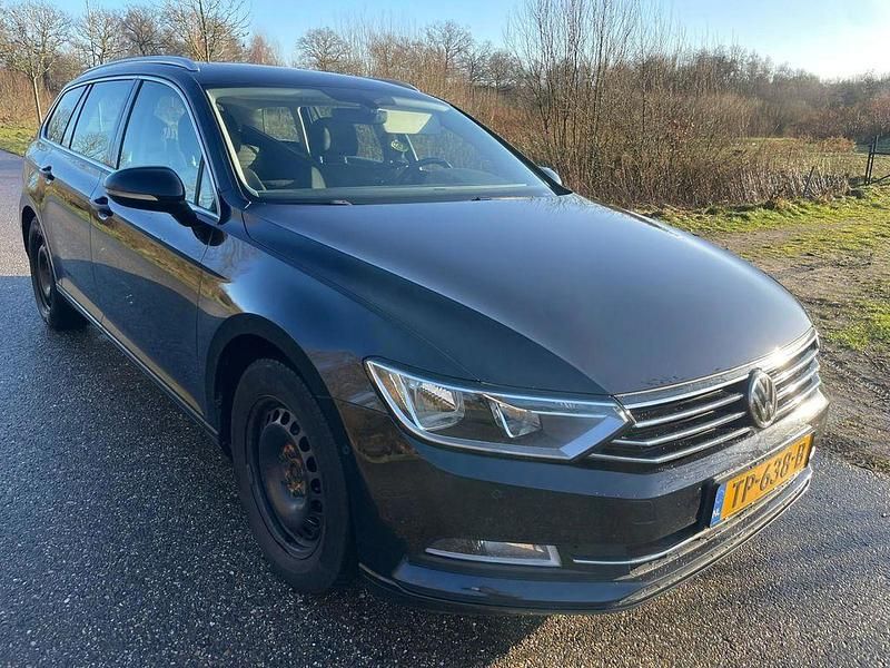 Gebraucht VW Passat Highline 120 PS (88 kW) 2015 Schwarz Kombi
