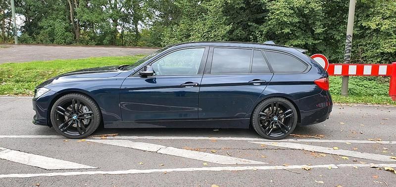 Gebraucht BMW 330 286 PS (210 kW) 2012 Blau Kombi