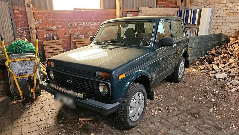 Second-hand Lada niva 83 CP (61 kW) 2011 Verde SUV