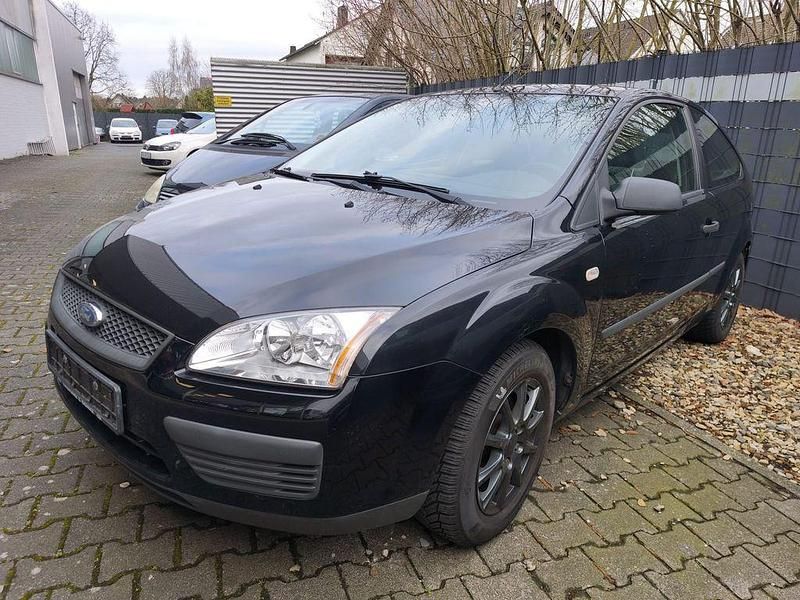 Gebraucht Ford Focus Trend 80 PS (58 kW) 2005 Pantherschwarz metallic Limousine