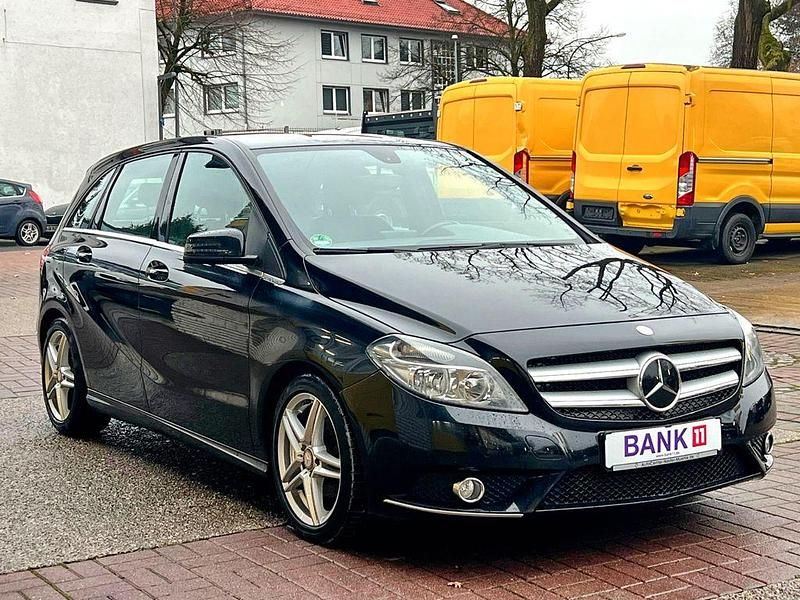 Gebraucht Mercedes B180 109 PS (80 kW) 2014 Schwarz Van / Kleinbus