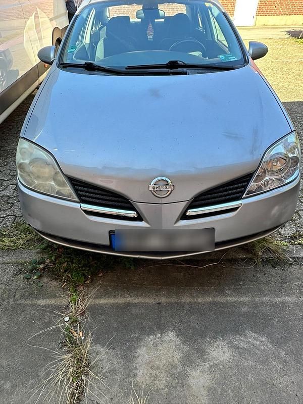 Grau Gebraucht 2003 Nissan Primera Limousine | 600 € - Bild 1/4