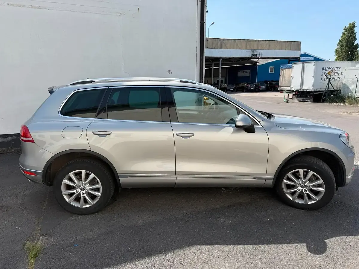 Gebraucht VW Touareg 262 PS (192 kW) 2016 Silber SUV