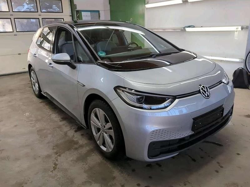 Scale silver metallic (metallic) Gebraucht 2021 VW ID.3 Pro Kleinwagen | 18.900 € (Superpreis) - Bild 1/4