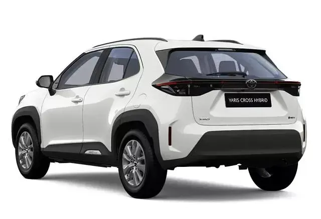 Neu Toyota Yaris Cross 92 PS (67 kW) 2026 Platinumweiß perleffekt platinumweiß perleffekt SUV