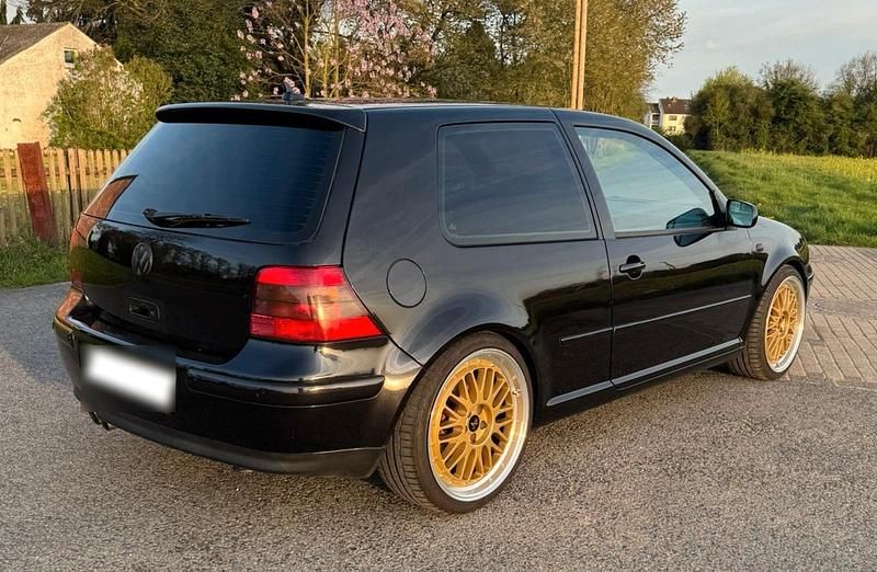 Second-hand VW Golf 200 CP (147 kW) 2002 Negru Coupe