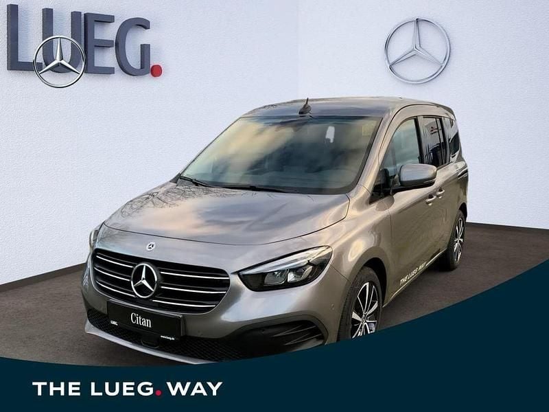 Grau Gebraucht 2024 Mercedes T180 Progressive Van / Kleinbus | 34.950 € (Teuer) - Bild 1/4