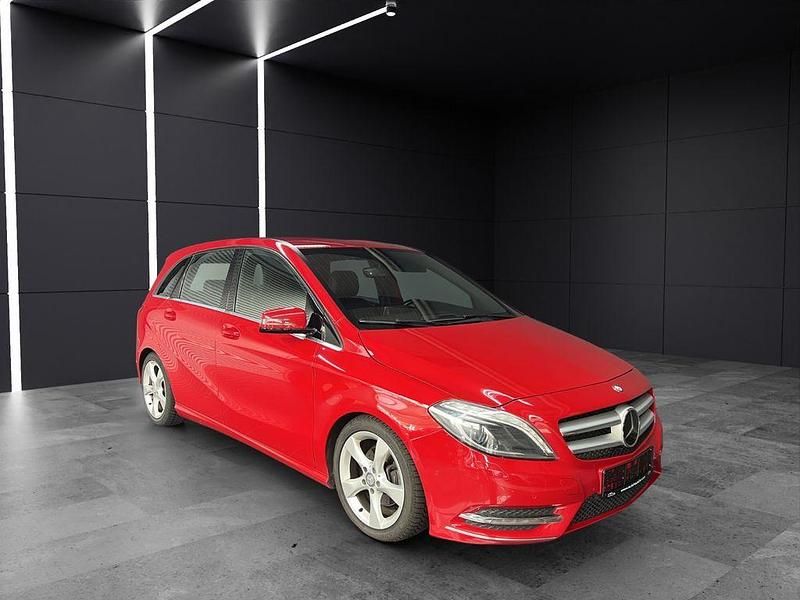 Gebraucht Mercedes B180 109 PS (80 kW) 2013 Rot Van / Kleinbus