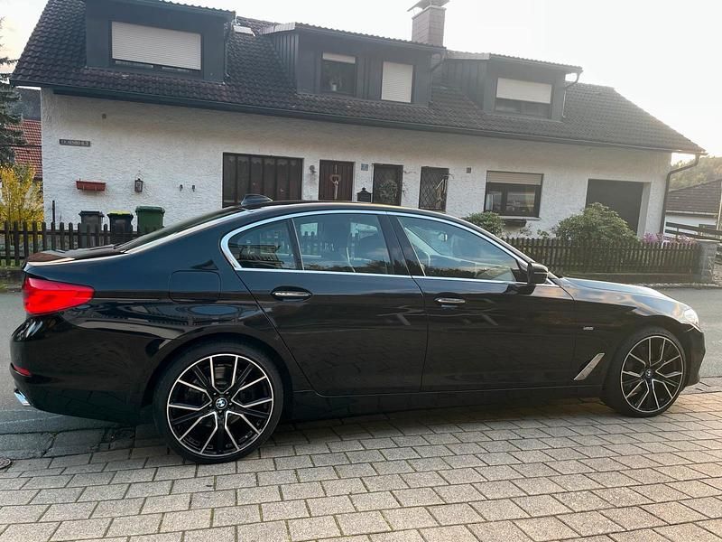 Schwarz Gebraucht 2017 BMW 540 Limousine | 27.900 € (Superpreis) - Bild 1/4