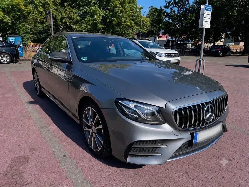 Gebraucht Mercedes E220 AMG line 194 PS (142 kW) 2017 Grau Limousine