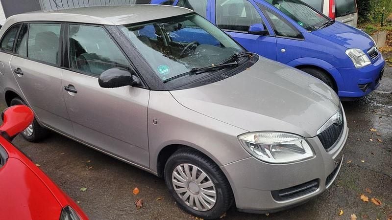 Silber Gebraucht 2010 Skoda Fabia Kleinwagen | 999 € (Superpreis) - Bild 1/4