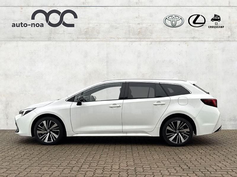 Neu Toyota Corolla 196 PS (144 kW) 2025 Super white 2 Kombi