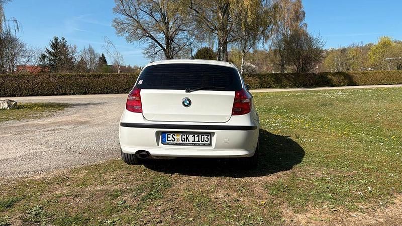 Gebraucht BMW 116 122 PS (89 kW) 2010 Weiß Kleinwagen