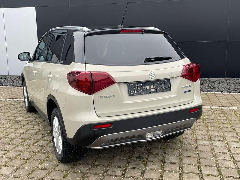 Gebraucht Suzuki Vitara 102 PS (75 kW) 2023 Beige SUV