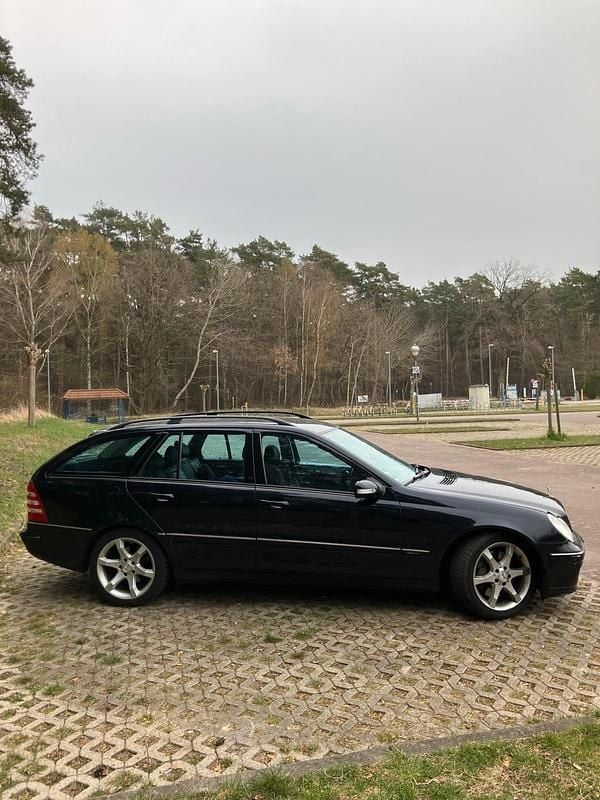 Gebraucht Mercedes C320 224 PS (164 kW) 2005 Blau Kombi