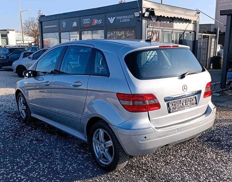 Gebraucht Mercedes B200 136 PS (100 kW) 2006 Grau Van / Kleinbus