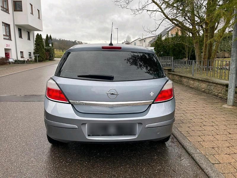 Gebraucht Opel Astra 90 PS (66 kW) 2006 Silber Limousine