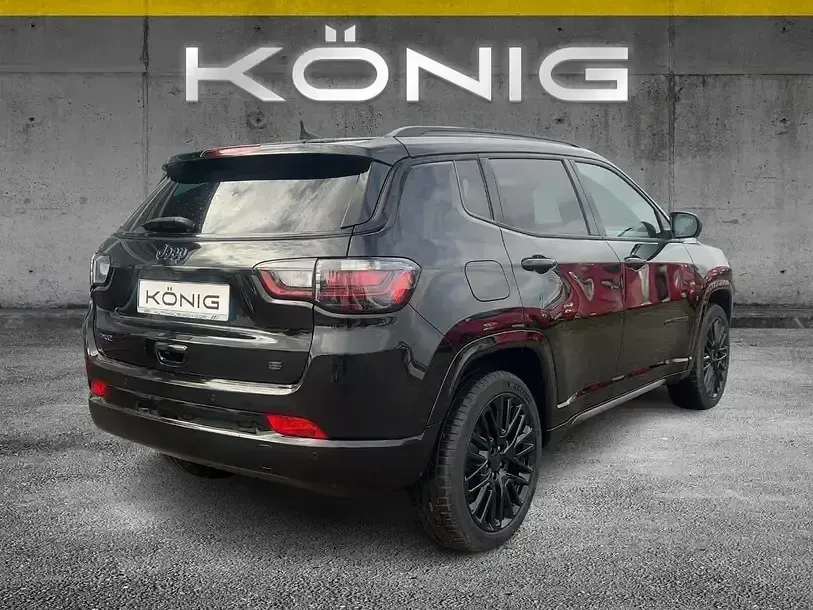 Second-hand Jeep Compass 239 CP (175 kW) 2022 Negru SUV