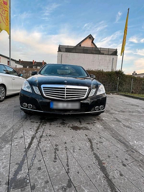 Gebraucht Mercedes 220 177 PS (130 kW) 2010 Schwarz Limousine