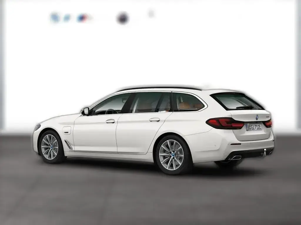 Gebraucht BMW 530 Efficient Dynamics 292 PS (214 kW) 2024 Weiß metallic Kombi