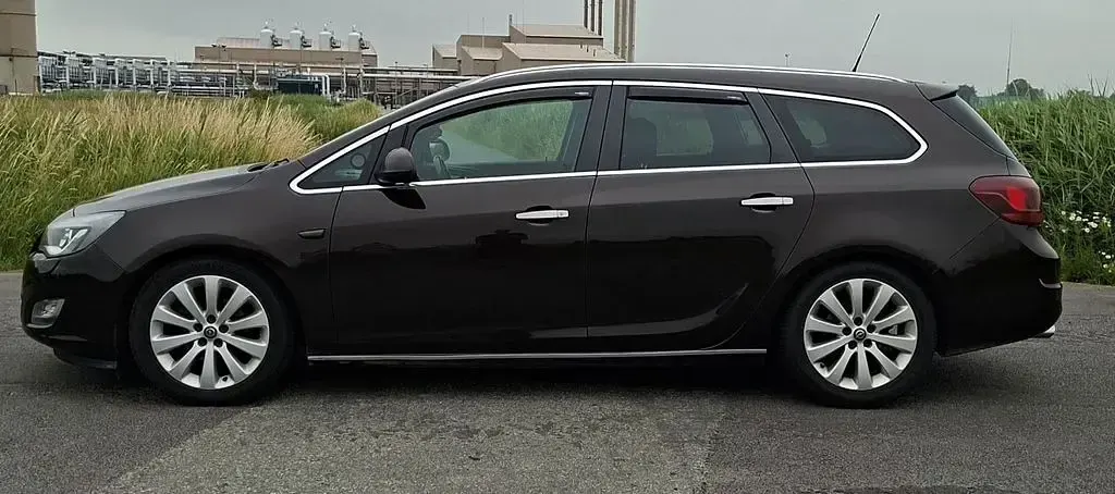 Gebraucht Opel Astra Design Edition 120 PS (88 kW) 2011 Braun Kombi