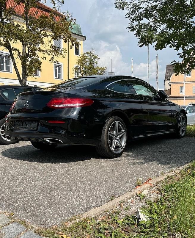 Schwarz Gebraucht 2017 Mercedes C400 AMG line Coupé | 34.950 € (Fairer Preis) - Bild 1/3
