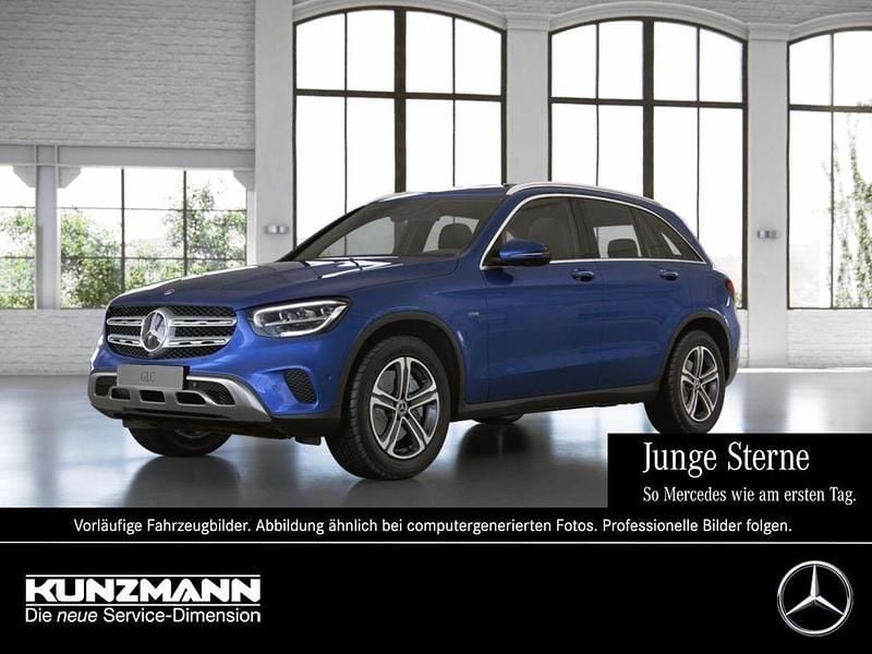Brilliantblau metallic Gebraucht 2020 Mercedes GLC300e SUV | 34.790 € (Guter Preis) - Bild 1/4