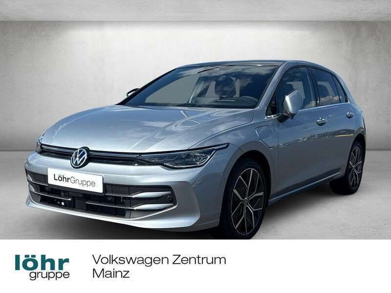 Oyster silver metallic Neu 2025 VW Golf VIII Edition Limousine | 52.260 € - Bild 1/4