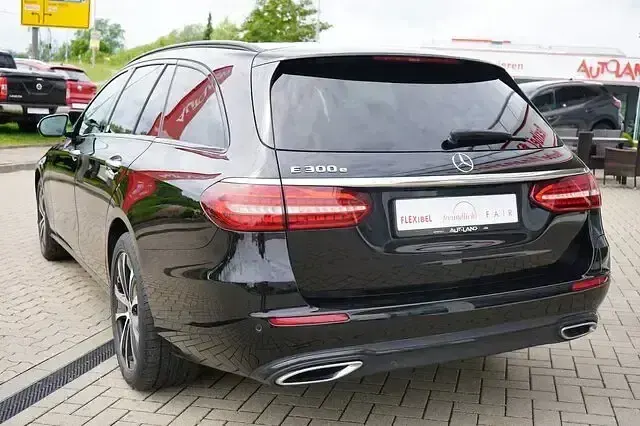 Gebraucht Mercedes E300 Exclusive 320 PS (235 kW) 2022 Schwarz Kombi