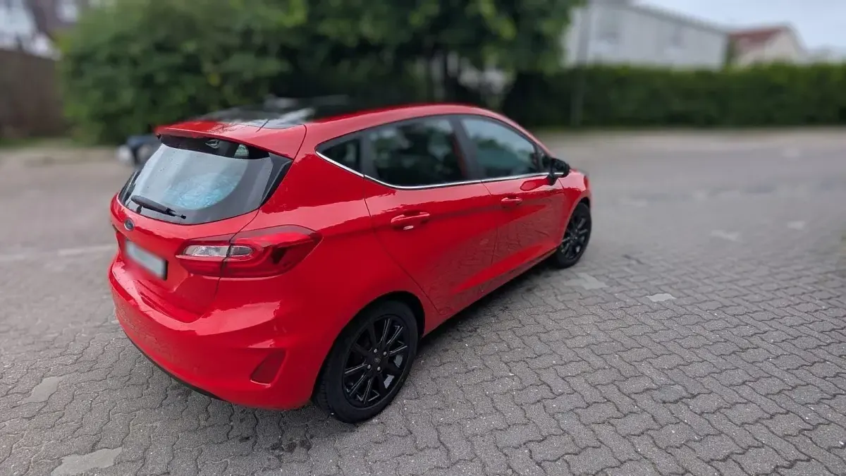 Gebraucht Ford Fiesta Titanium 101 PS (74 kW) 2017 Rot Kleinwagen
