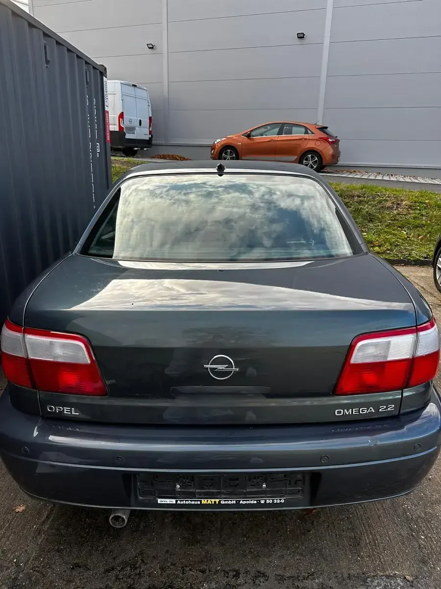 Gebraucht Opel Omega Design Edition 144 PS (105 kW) 2002 Grün Limousine