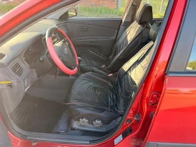 Begagnad Kia Rio 2008 Röd Halvkombi