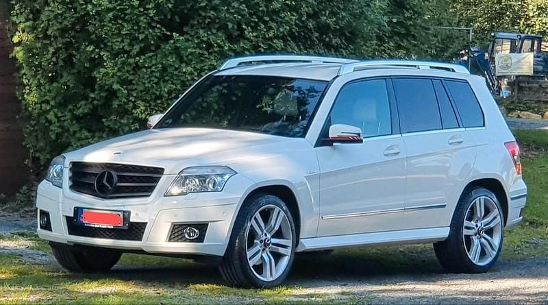 Weiß Gebraucht 2009 Mercedes GLK350 Edition 1 SUV | 10.900 € (Guter Preis) - Bild 1/4
