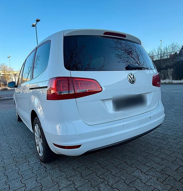 Gebraucht VW Sharan 140 PS (102 kW) 2011 Weiß Van / Kleinbus