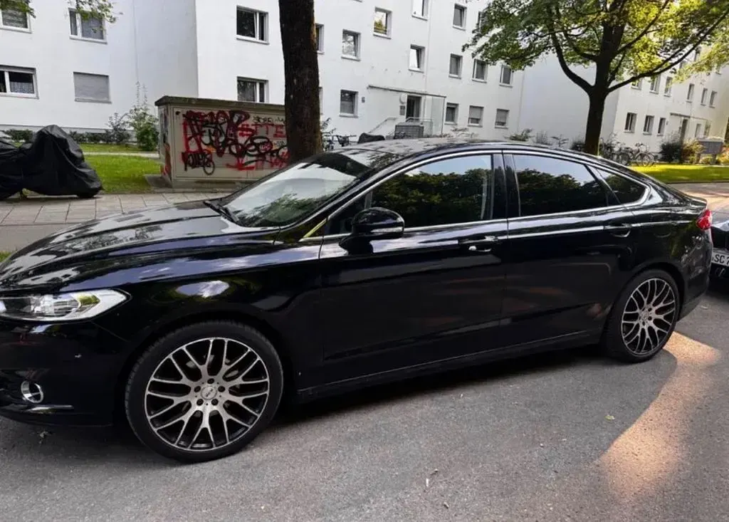 Gebraucht Ford Mondeo Titanium 209 PS (153 kW) 2018 Schwarz Limousine