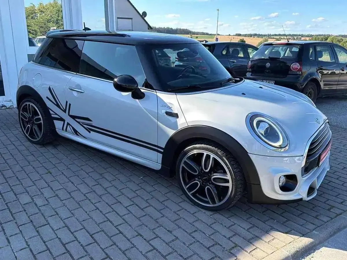 Gebraucht Mini John Cooper Works 136 PS (100 kW) 2019 White silver metallic Kleinwagen