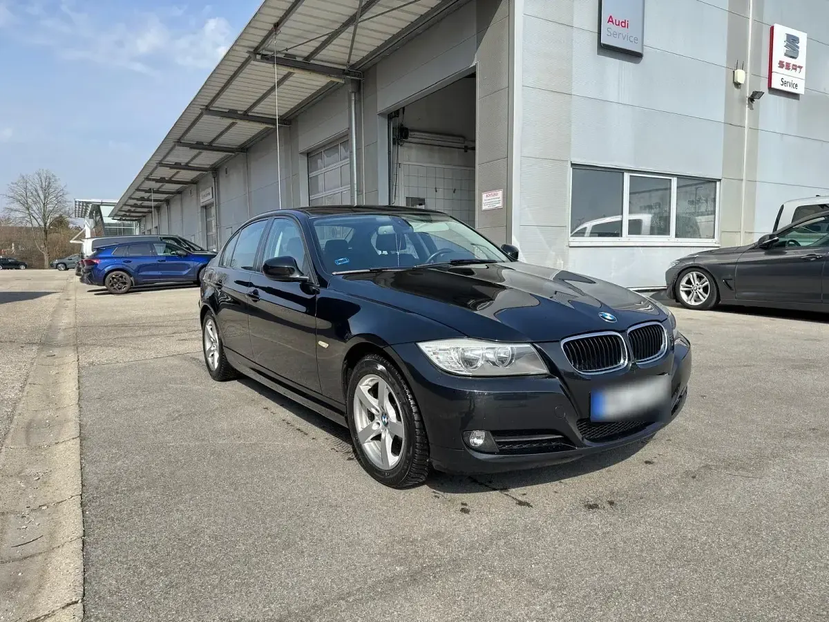 Gebraucht BMW 318 143 PS (105 kW) 2009 Schwarz Limousine