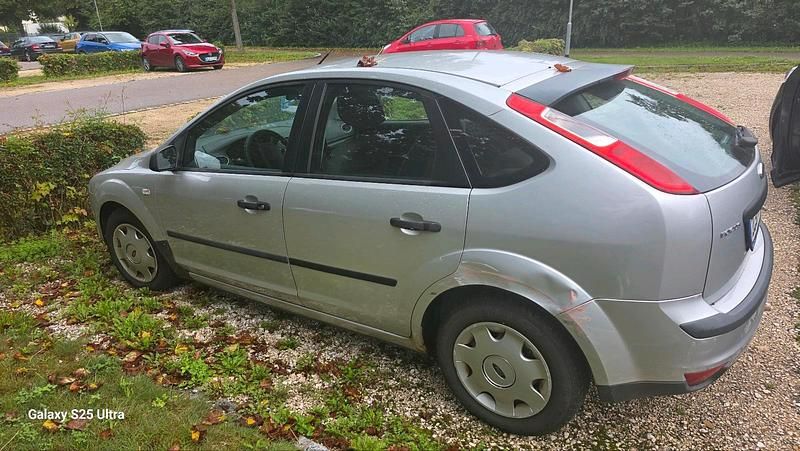 Grau Gebraucht 2006 Ford Focus Kleinwagen | 1.200 € (Guter Preis) - Bild 1/4